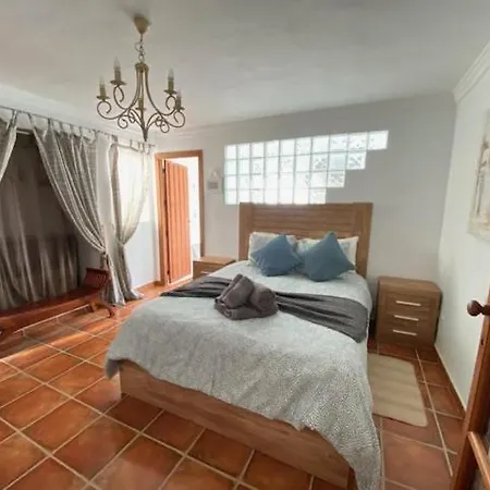 The Orquids - Bluewater Nerja